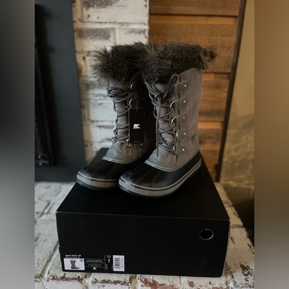 Sorely Joan of Artic boots women's size 7 Gray Brand new with a box.